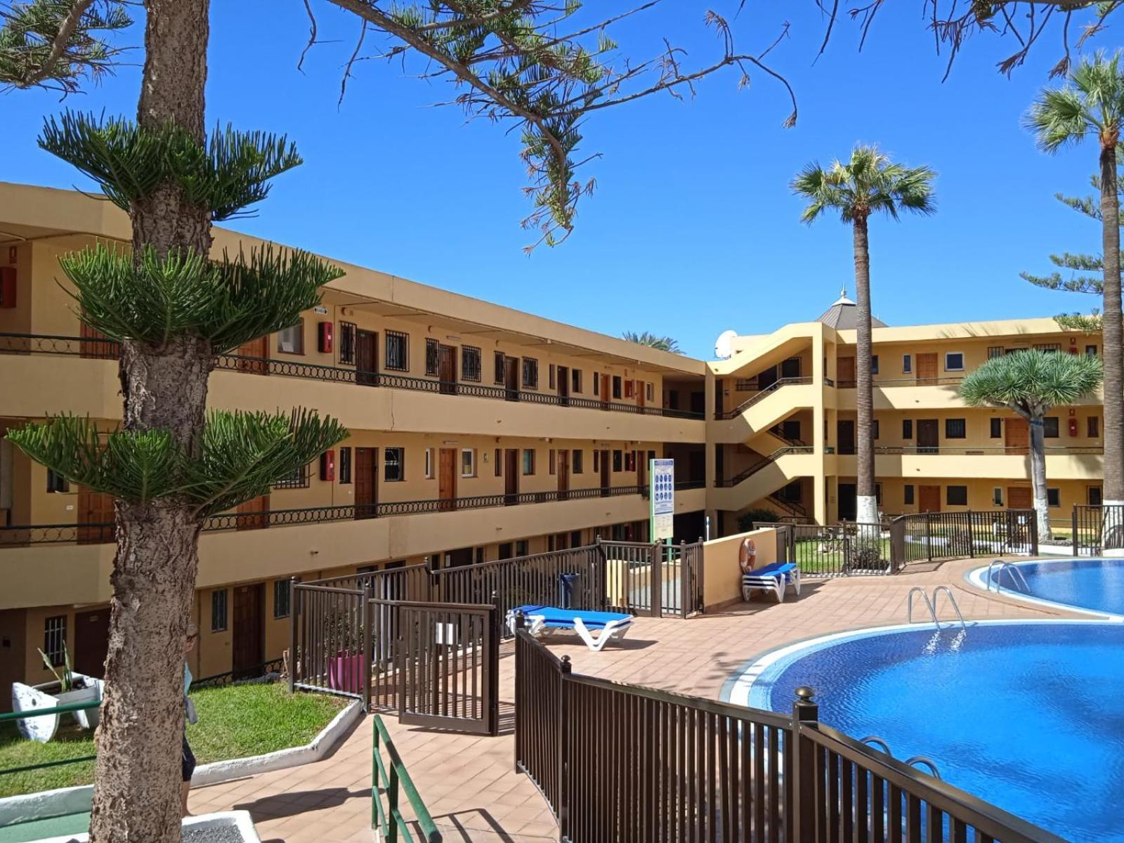 Firstline Apartment Los Cristianos Arona  Exterior photo